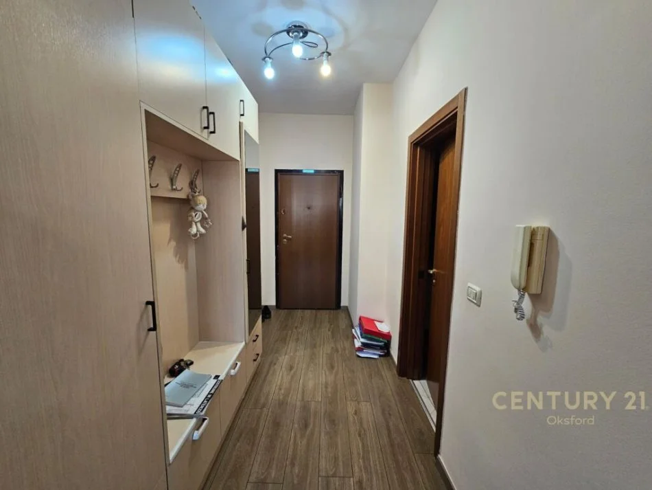 Tirane, jepet me qera apartament 2+1+Aneks+Ballkon Kati 4, 75 m² 700 € (myslym shyri)