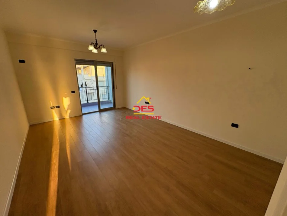 Vlore, shitet apartament 2+1+Ballkon Kati 11, 116 m² (Rruga Çajupi)