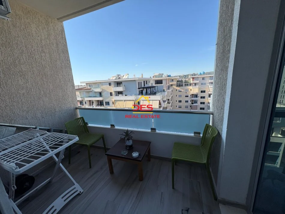 Vlore, jepet me qera apartament 1+1+Ballkon Kati 10, 70 m² 400 € (Rruga Gjergj Arianiti)
