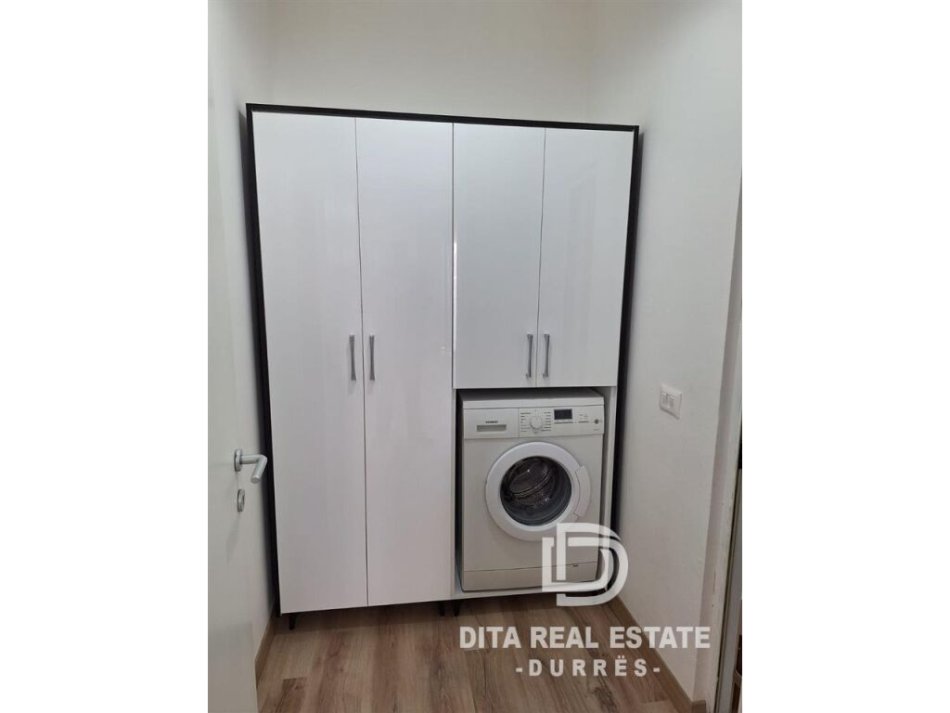 Durres Plazh, shitet apartament 1+1+Ballkon Kati 9, 75 m² 97.000 € (Plazh)