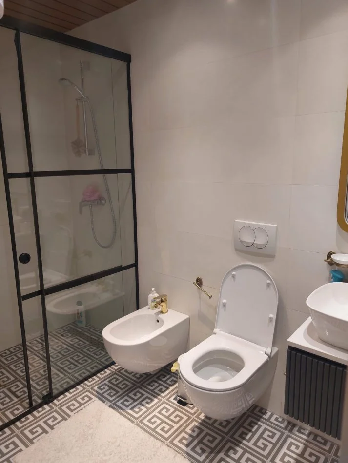 Tirane, jepet me qera apartament 2+1+Ballkon Kati 9, 90 m² 750 € (Fiori Di Bosko)