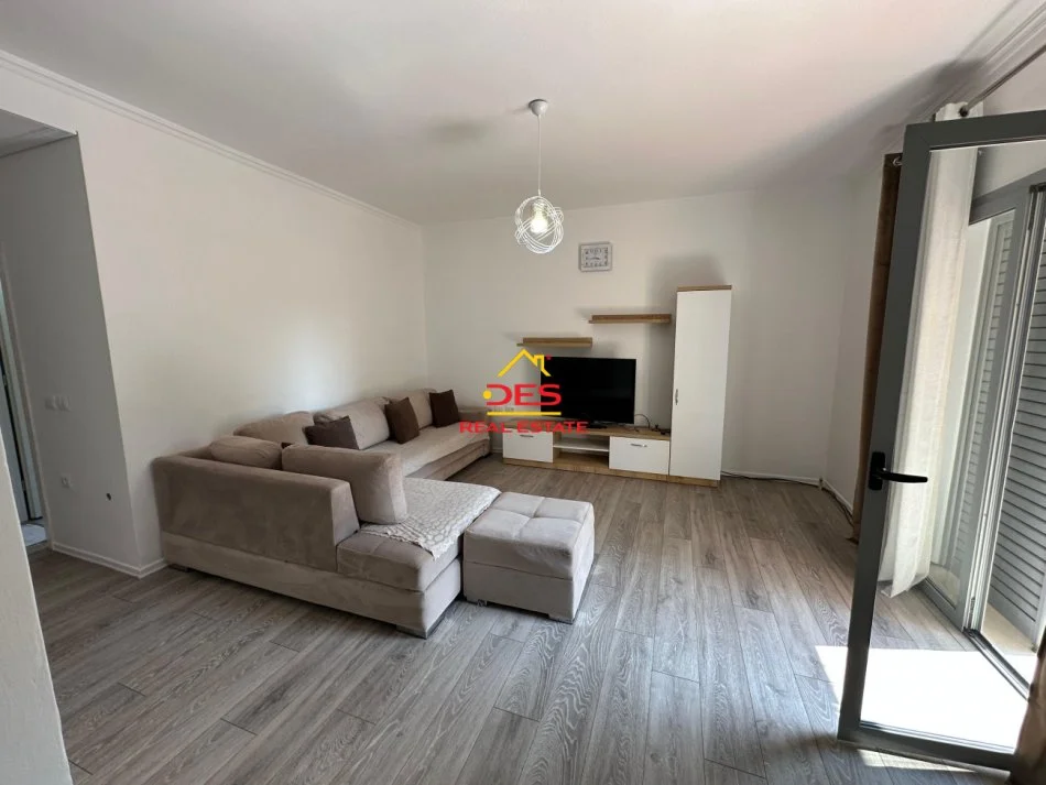 Vlore, jepet me qera apartament 2+1+Ballkon Kati 3, 100 m² 500 € (Rruga Gjergj Kastrioti)