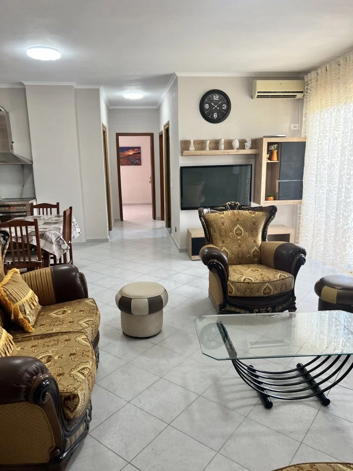 Durres, jepet me qera apartament 2+1+Aneks+Ballkon , 100 m² 70 € (Iliria durres)