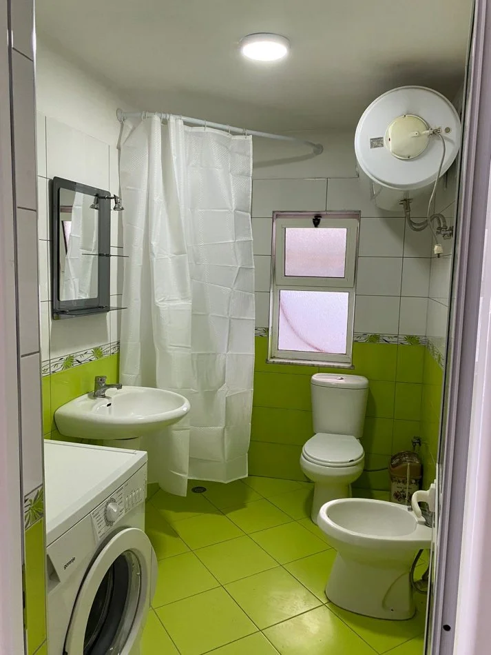 Tirane, jepet me qera apartament 2+1+Ballkon Kati 3, 140 m² 700 € (Don Bosko)