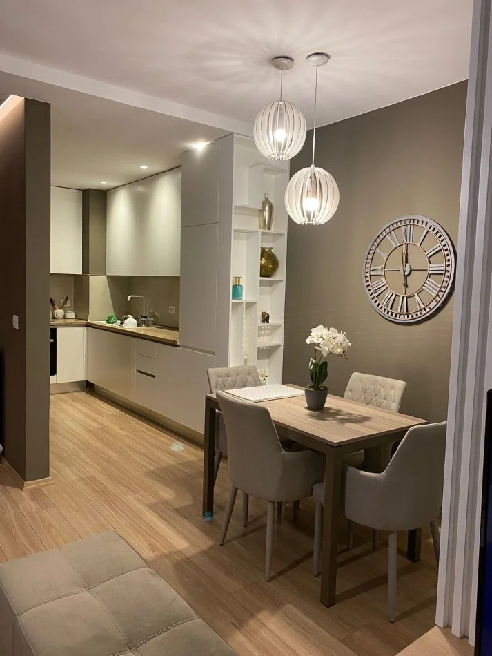 Tirane, jepet me qera apartament 2+1+Aneks+Ballkon Kati 5, 110 m² 650 € (Kompleksi Ferra)