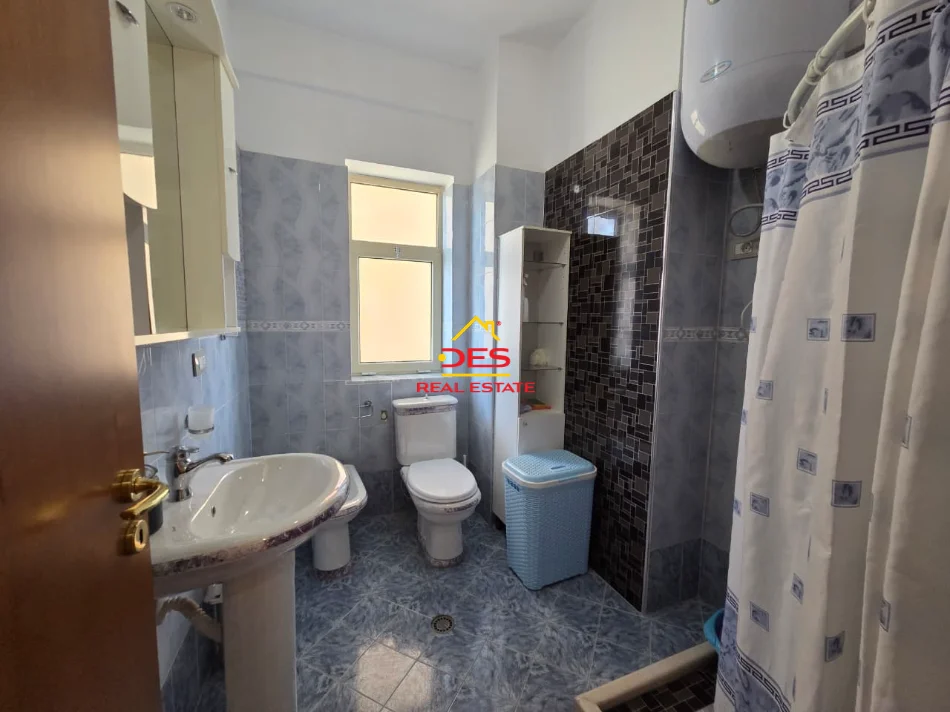Vlore, jepet me qera apartament 3+1+Ballkon , 120 m² 500 € (Rruga Pelivan Leskaj)