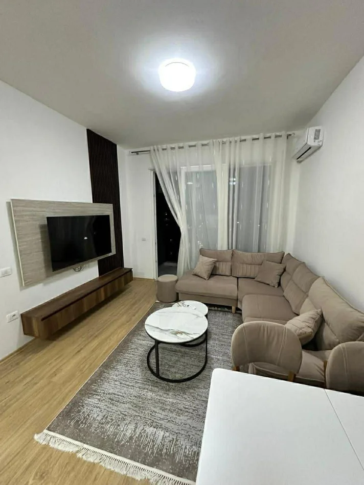 Tirane, jepet me qera apartament 2+1 Kati 9, 700 € (5 Maji)