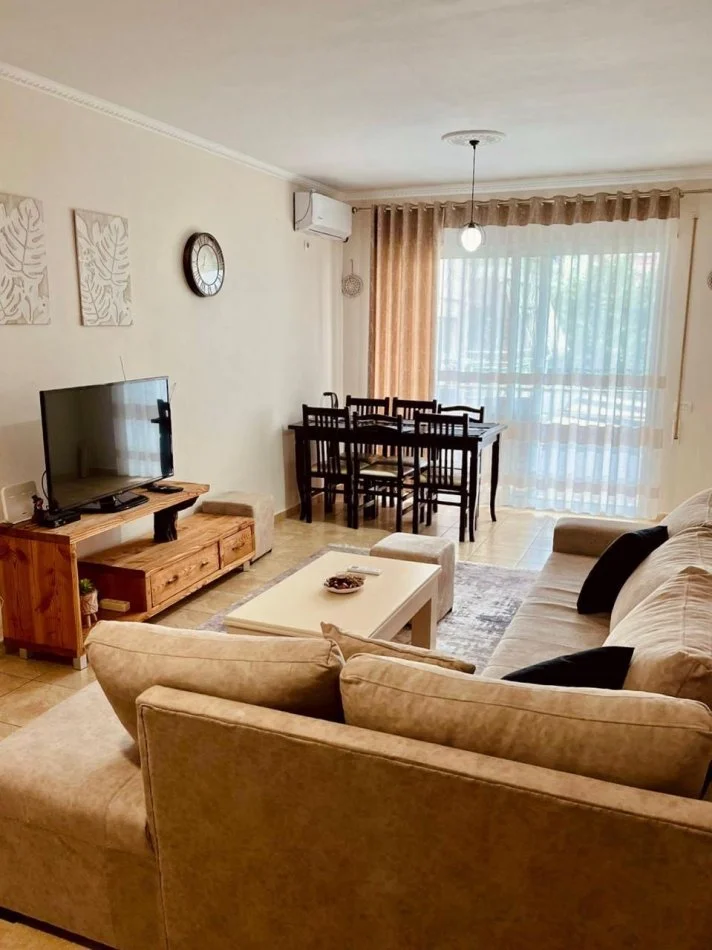 Tirane, jepet me qera apartament 2+1 Kati 1, 90 m² 620 € (Don Bosko tek Kisha)