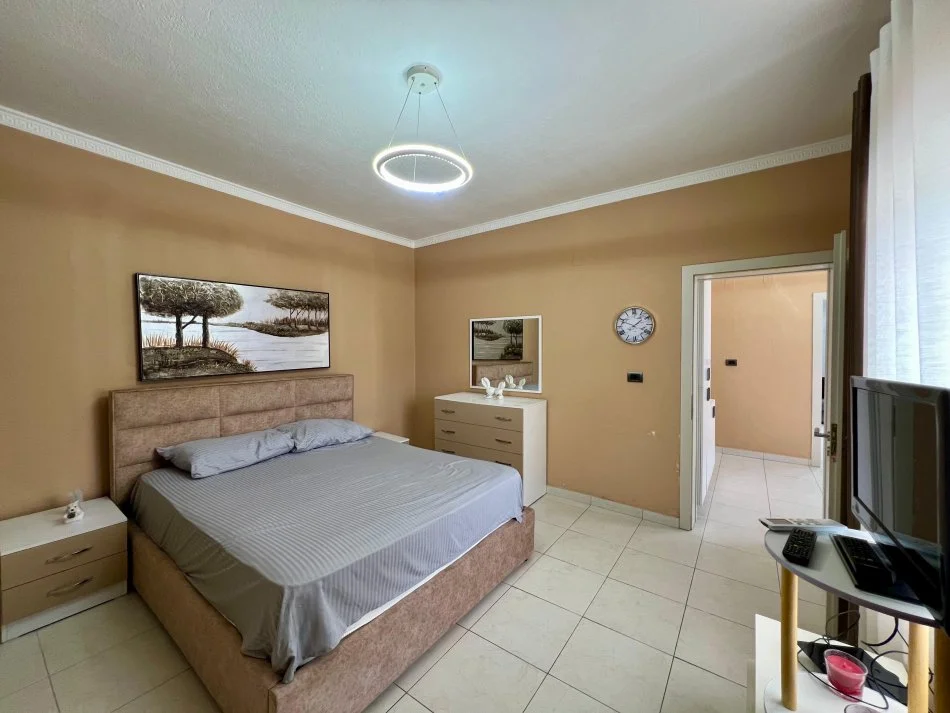 Tirane, jepet me qera shtepi 1+1+Ballkon Kati 1, 90 m² 750 € (Ish Dogana)