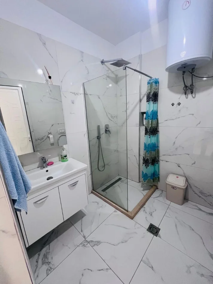 Tirane, jepet me qera apartament 2+1 Kati 4, 100 m² 500 € (Bar Bohem ne Astir)