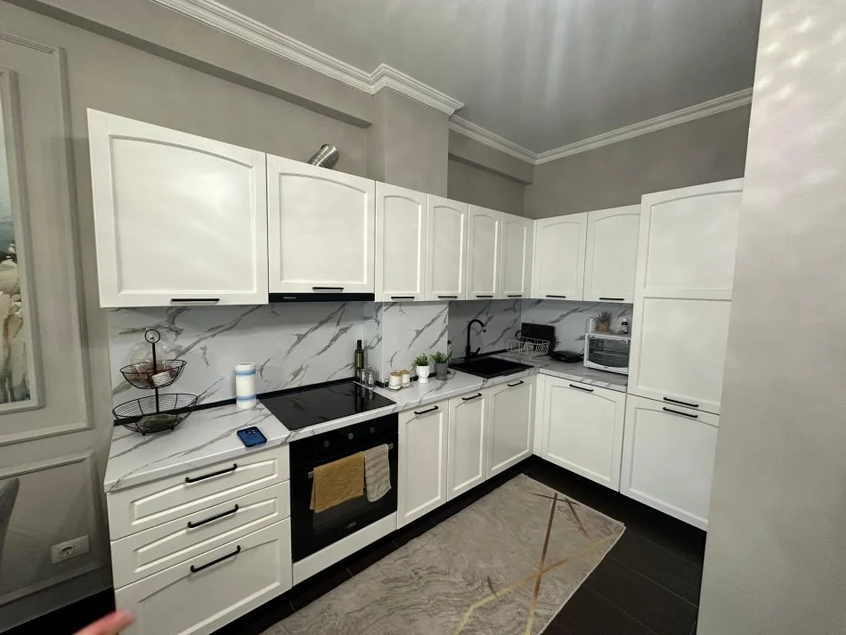 Tirane, jepet me qera apartament 2+1 Kati 7, 120 m² 1.000 € (Zogu zi)