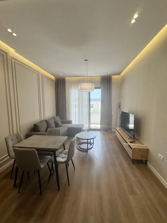 Tirane, jepet me qera apartament 1+1+parkim Kati 5, 70 m² 800 € (Vasil Shanto)