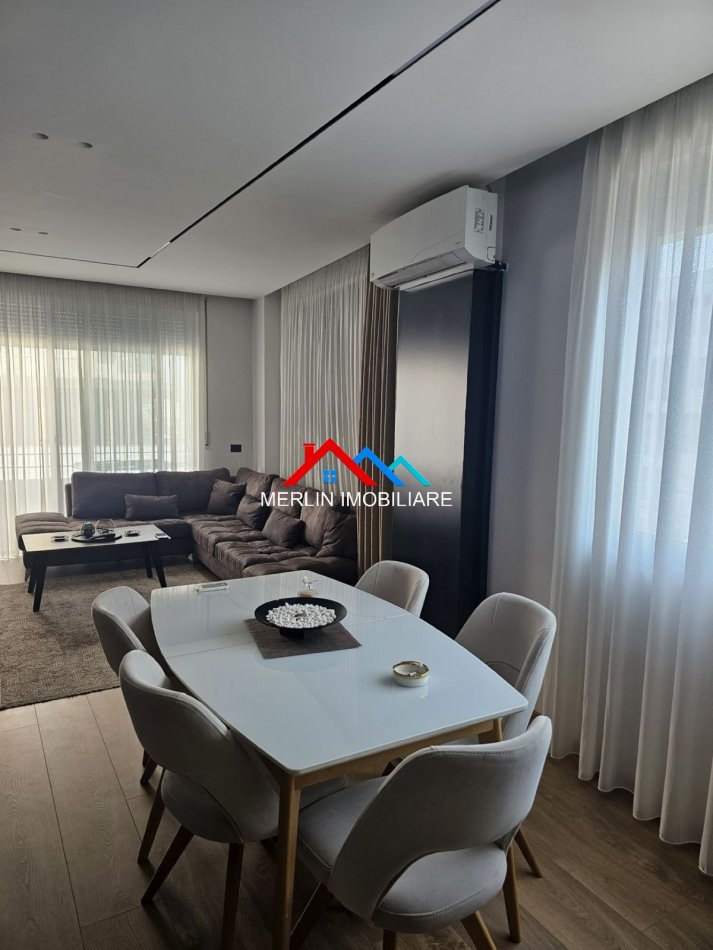 Tirane, jepet me qera apartament 2+1+Ballkon Kati 5, 113 m² 675 € (RRUGA MIKEL MARULI ,ASTIR)