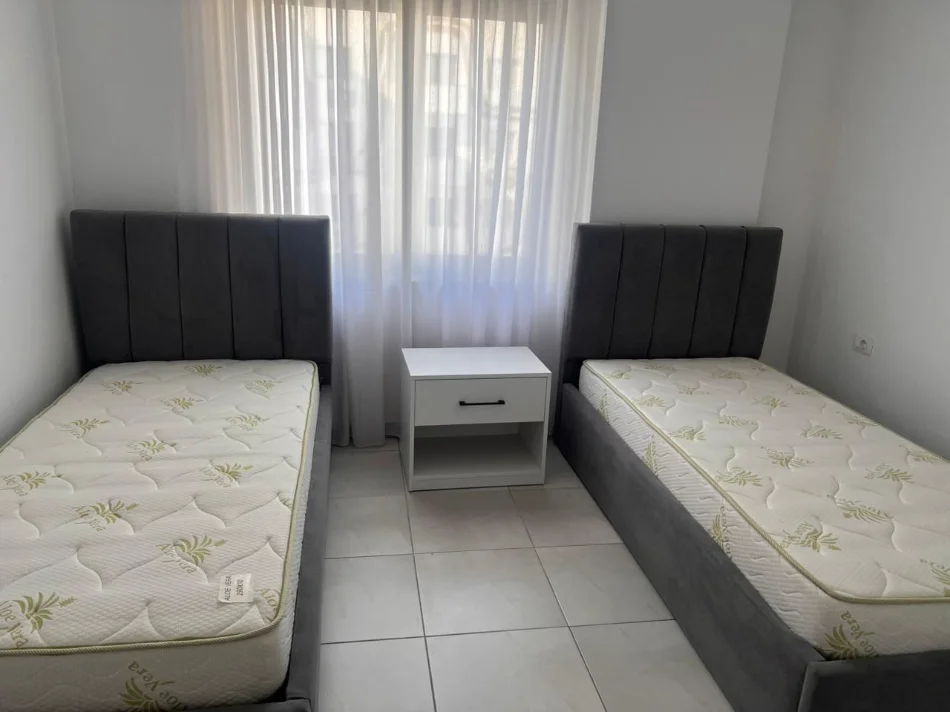 Tirane, jepet me qera apartament 2+1 Kati 3, 80 m² 650 € (rezidenca kodra e diellit)