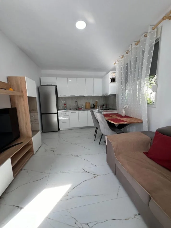 Durres, jepet me qera apartament 1+1 Kati 0, 350 € 