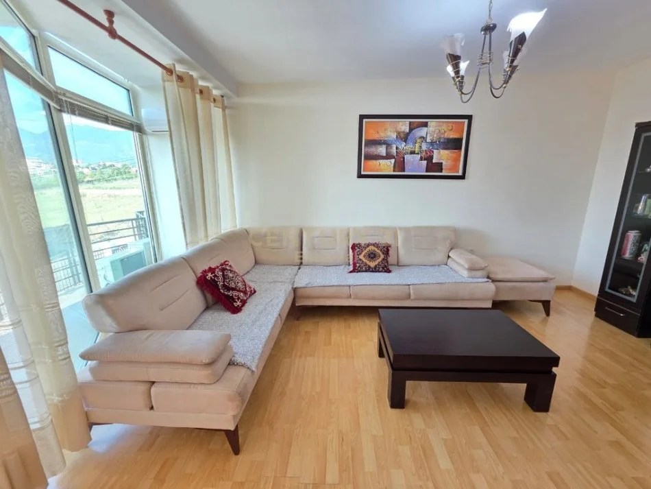 Tirane, jepet me qera Vile 4+1 Kati 1, 200 m² 2.500 € (Sauk)