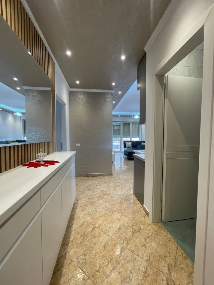 Tirane, jepet me qera apartament 2+1+Ballkon Kati 5, 100 m² 800 € (RRUGA DON BOSKO)