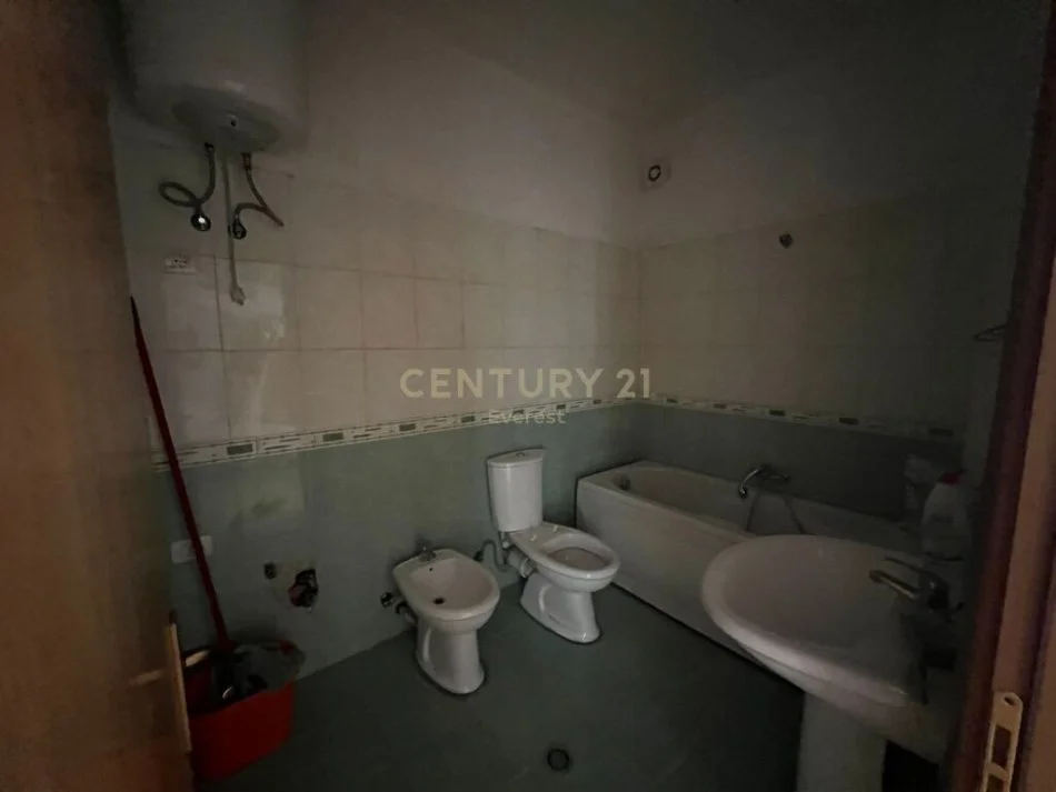 Tirane, shitet apartament 3+1 Kati 2, 132 m² 193.000 € (Kodra e diellit)