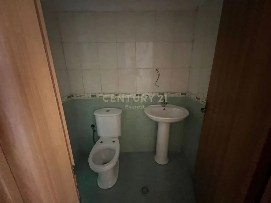 Tirane, shitet apartament 3+1 Kati 2, 132 m² 193.000 € (Kodra e diellit)