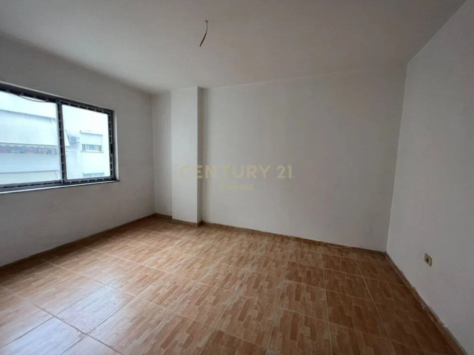 Tirane, shitet apartament 3+1 Kati 2, 132 m² 193.000 € (Kodra e diellit)
