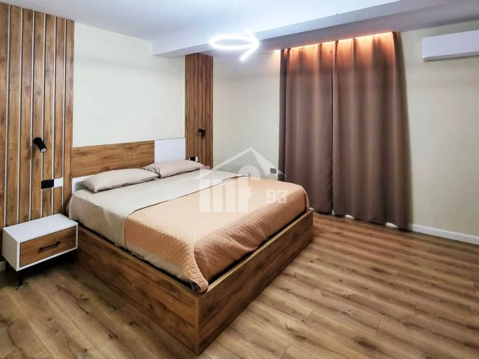 Tirane, jepet me qera apartament 1+1 Kati 10, 65 m² 800 € (NE QENDER TE PAZARIT TE RI)