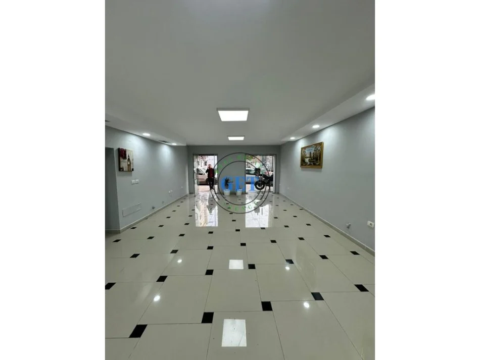 Durres, jepet me qera ambjent biznesi Kati 0, 120 m² 700 € 
