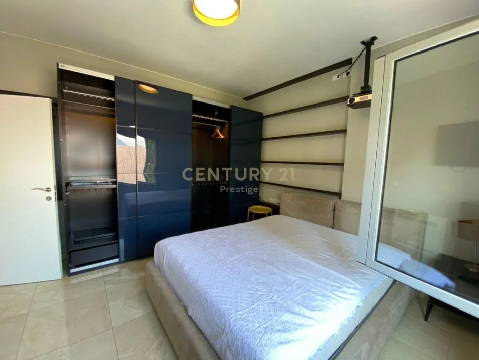 Tirane, jepet me qera 2+1+Ballkon Kati 4, 91 m² 850 € 