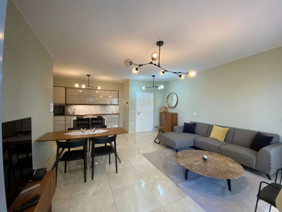 Tirane, jepet me qera 2+1+Ballkon Kati 4, 91 m² 850 € 