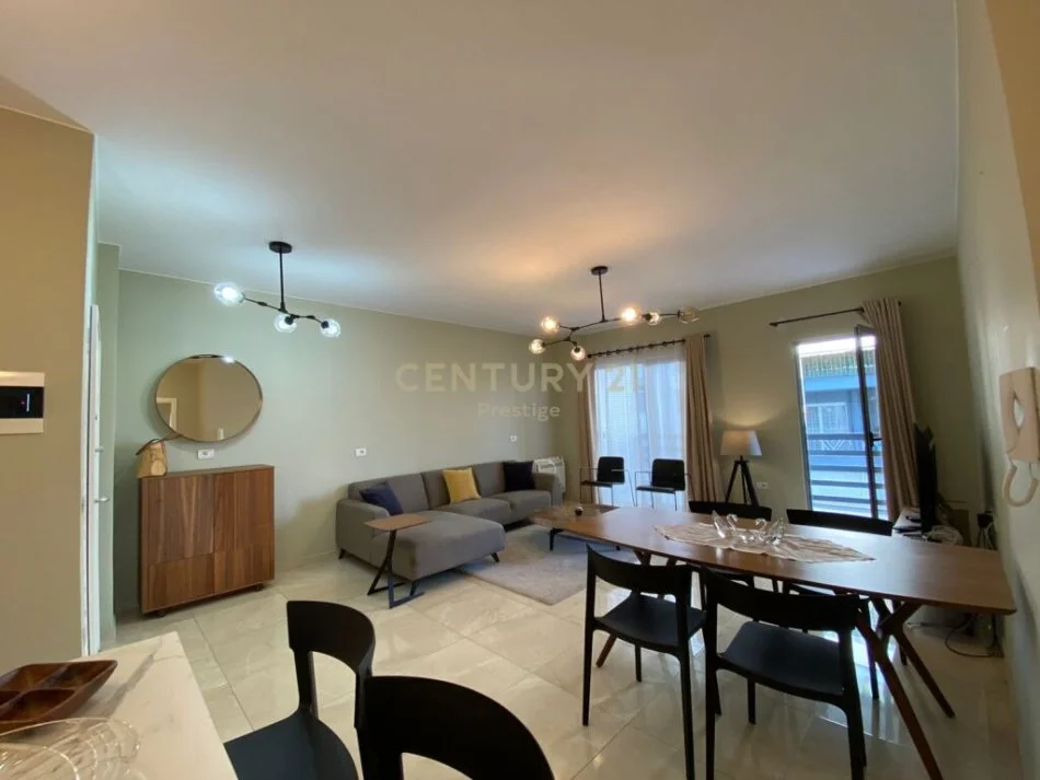 Tirane, jepet me qera 2+1+Ballkon Kati 4, 91 m² 850 € 