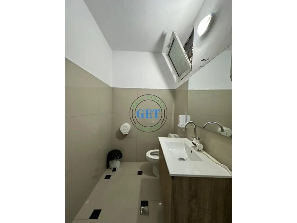 Durres, jepet me qera ambjent biznesi Kati 0, 120 m² 700 € 