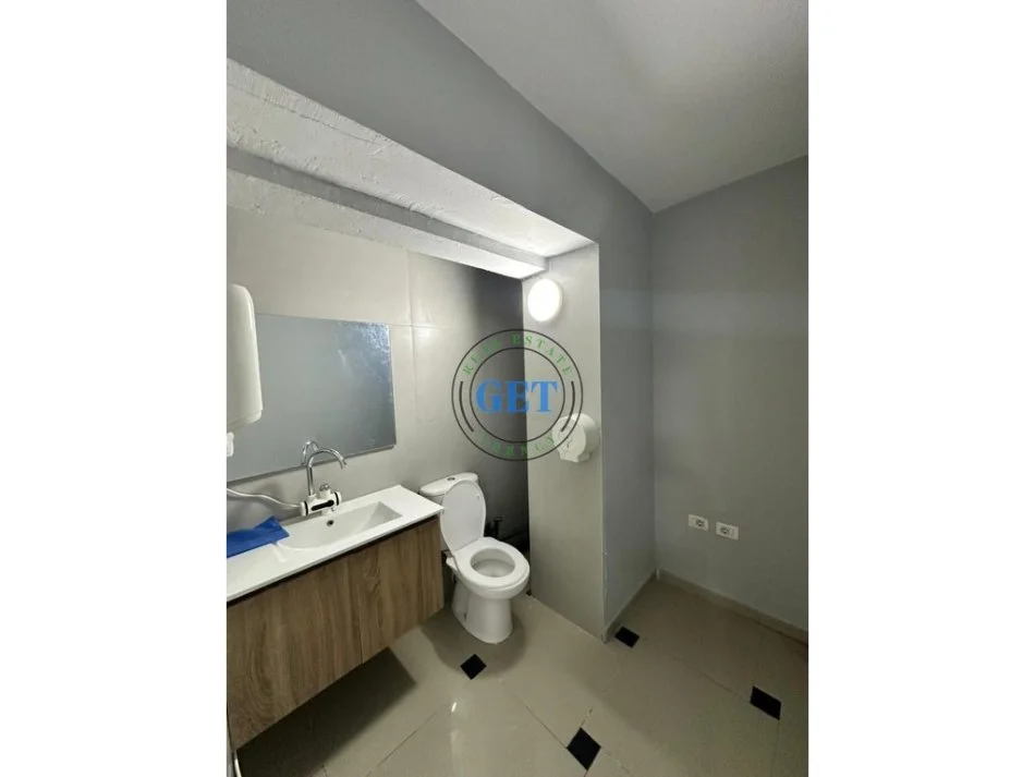 Durres, jepet me qera ambjent biznesi Kati 0, 120 m² 700 € 
