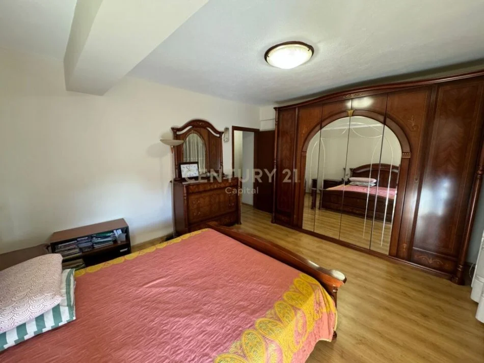 Tirane, jepet me qera apartament 2+1 Kati 6, 110 m² 700 € 