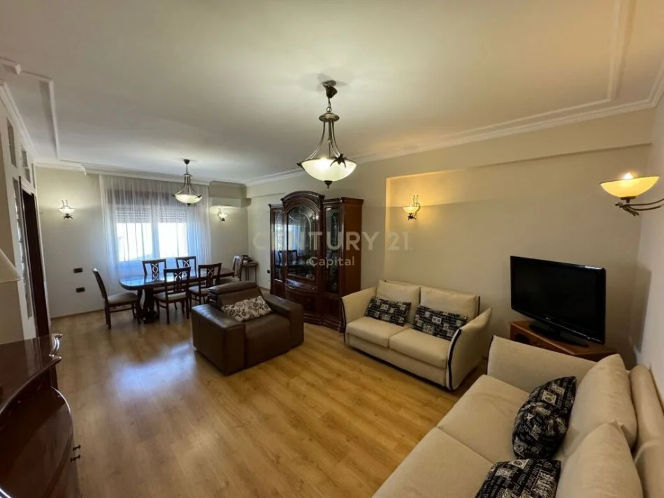 Tirane, jepet me qera apartament 2+1 Kati 6, 110 m² 700 € 