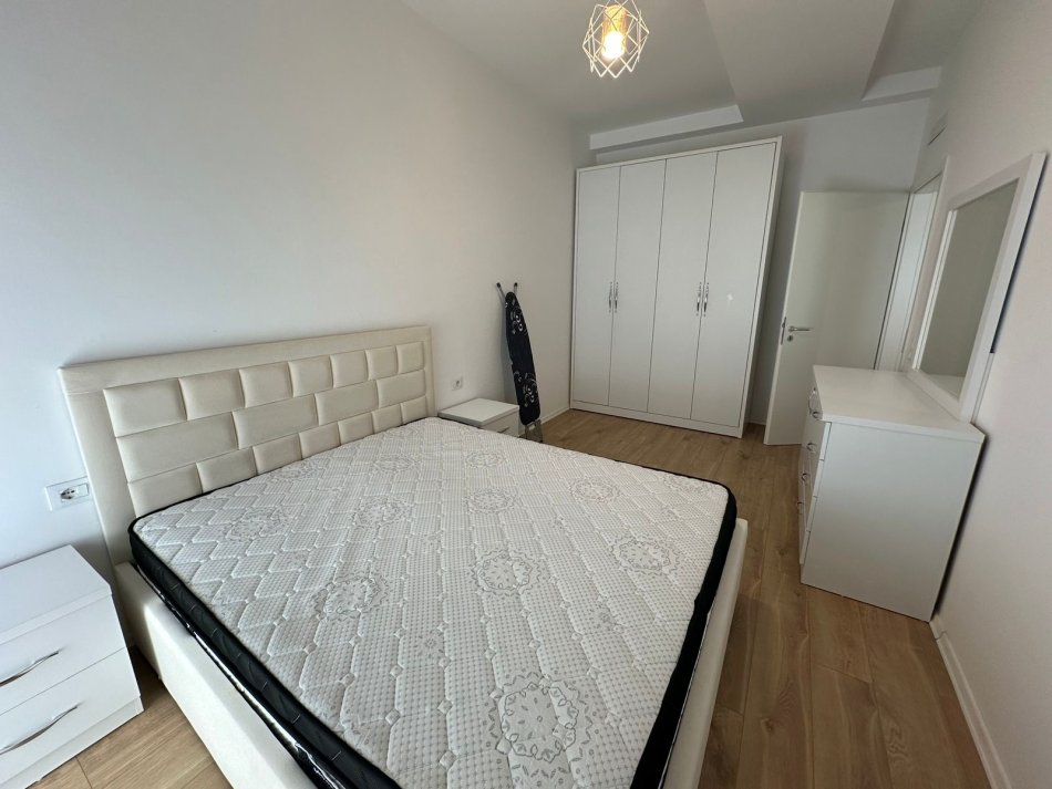 Tirane, jepet me qera apartament 1+1 Kati 2, 75 m² 450 € (Siri Kodra)
