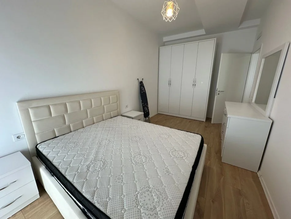 Tirane, jepet me qera apartament 1+1 Kati 2, 75 m² 450 € (Siri Kodra)