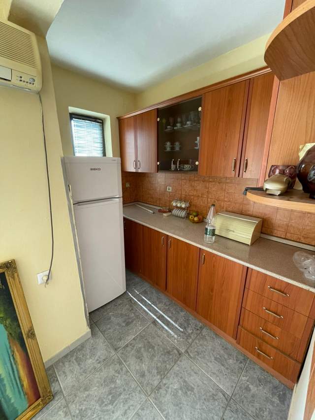 Tirane, jepet me qera apartament 1+1+A Kati 4, 80 m² 30000 Leke (Xhamllik)