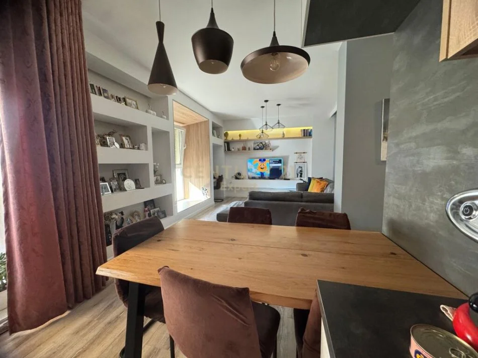 Tirane, shitet apartament 2+1+Ballkon Kati 4, 108 m² 235.000 € (fusha ali demi)