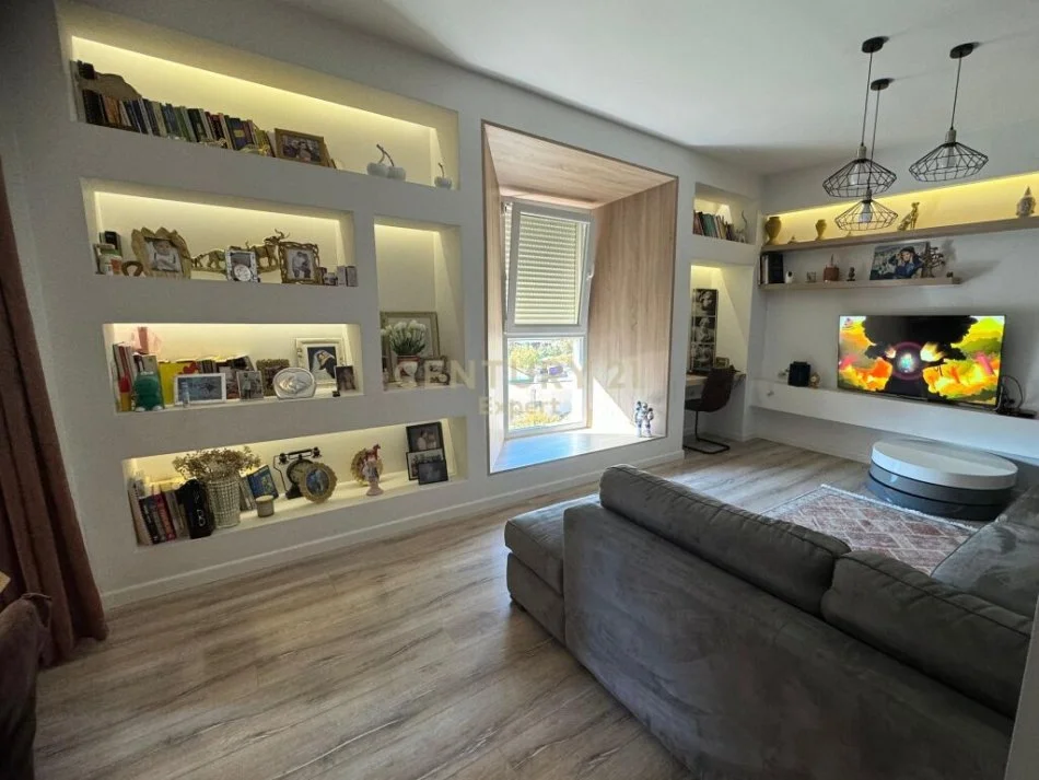 Tirane, shitet apartament 2+1+Ballkon Kati 4, 108 m² 235.000 € (fusha ali demi)