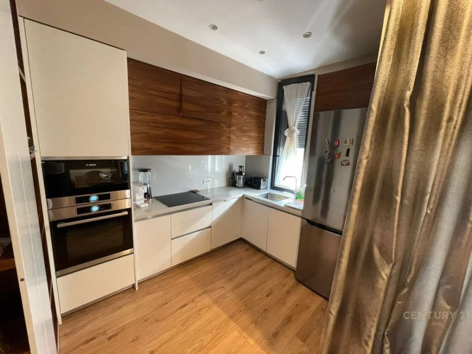 Tirane, shitet apartament 3+1 Kati 2, 540.000 € (rruga e elbasanit)