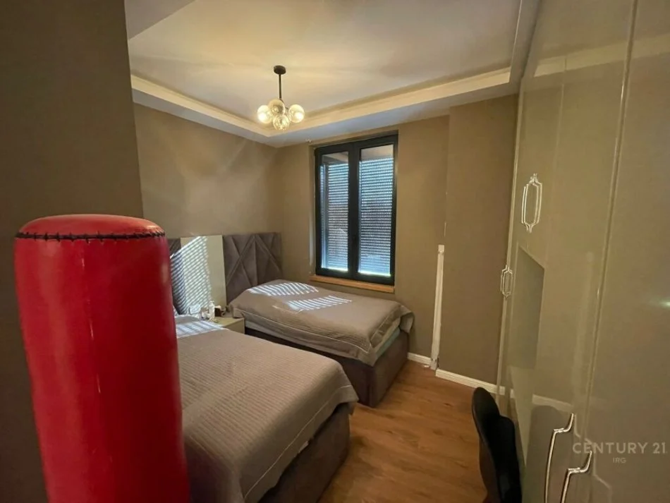 Tirane, shitet apartament 3+1 Kati 2, 540.000 € (rruga e elbasanit)