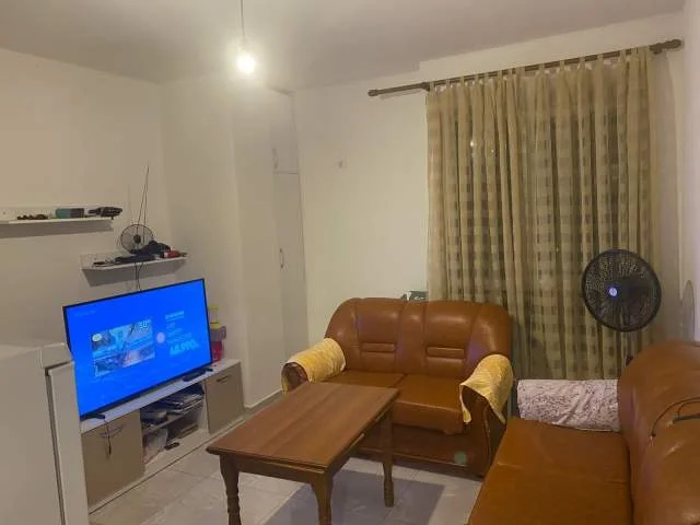 Tirane, jepet me qera apartament 1+1+BLK Kati 5, 55 m² 400 Euro (Laprak)