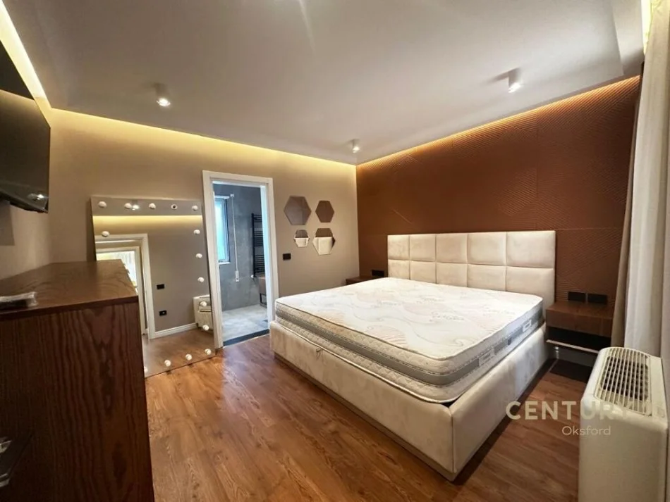 Tirane, shitet apartament+verande | Penthouse 3+1+Aneks+Ballkon Kati 5, 178 m² 360.000 € (Kopshti Botanik)