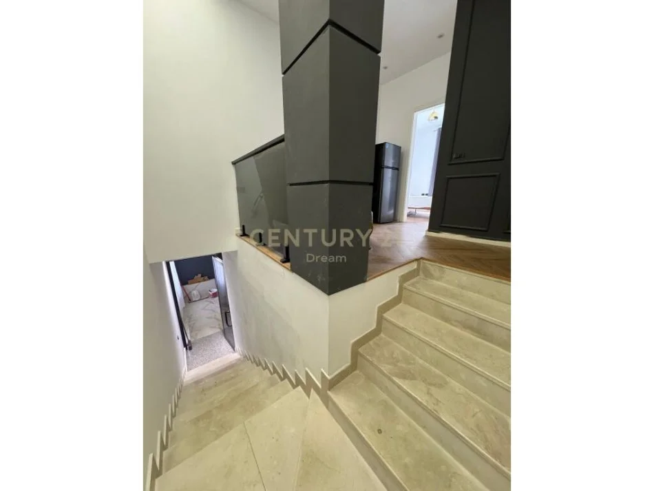 Tirane, shitet apartament 2+1 , 112 m² 280.000 € (MYSLYM SHYR)