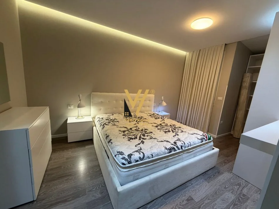 Tirane, jepet me qera apartament 3+1+Ballkon Kati 6, 190 m² 1.100 € (KODRA E DIELLIT)