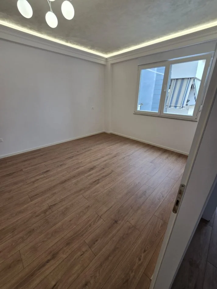 Tirane, shes apartament 2+1+Aneks+Ballkon Kati 7, 96 m² 210.000 € (rruga Kavajes)