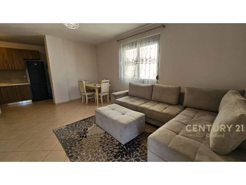 Tirane, jepet me qera apartament 2+1+Aneks+Ballkon Kati 4, 105 m² 550 € (Liqeni i Thate)