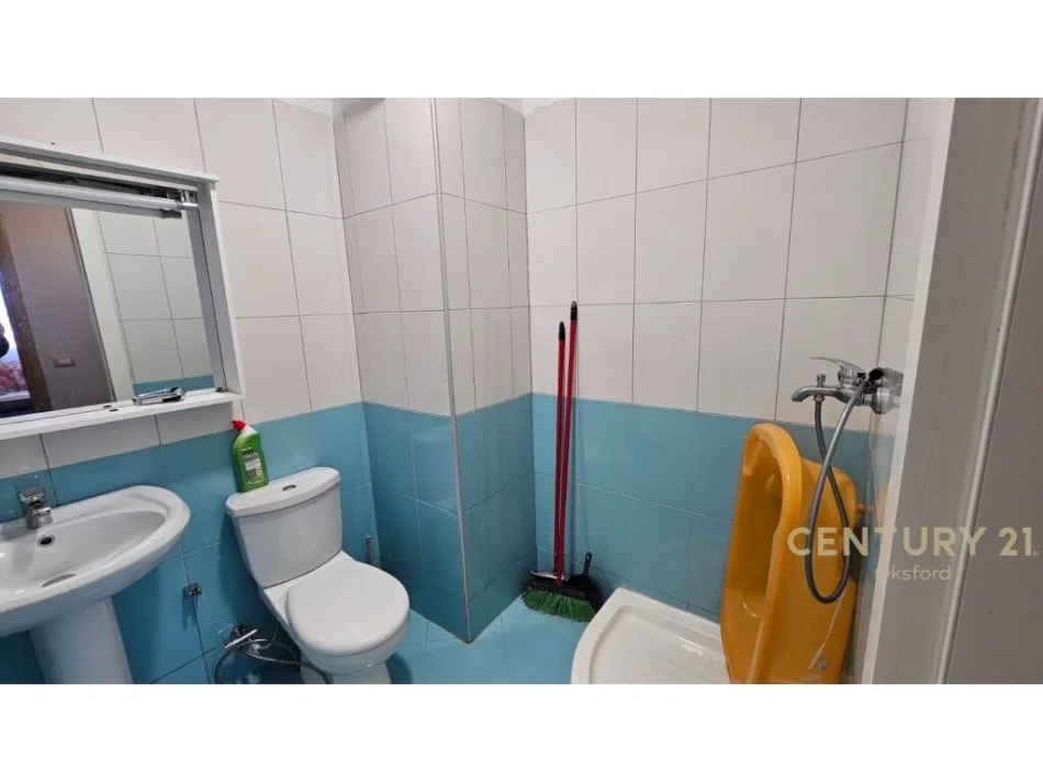 Tirane, jepet me qera apartament 2+1+Aneks+Ballkon Kati 4, 105 m² 550 € (Liqeni i Thate)