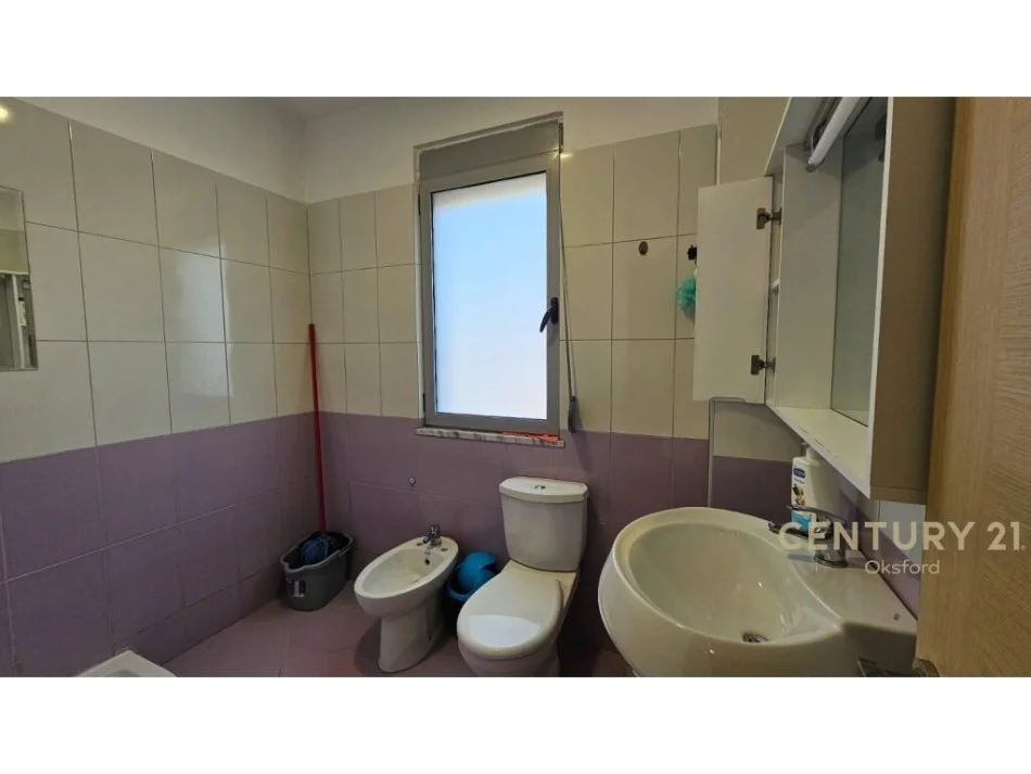 Tirane, jepet me qera apartament 2+1+Aneks+Ballkon Kati 4, 105 m² 550 € (Liqeni i Thate)