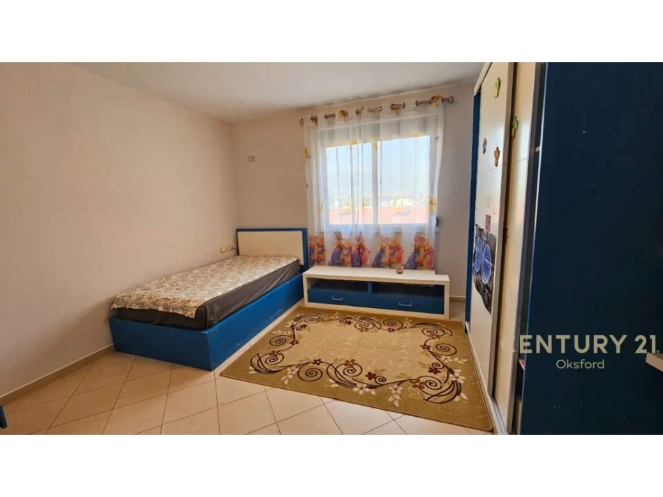 Tirane, jepet me qera apartament 2+1+Aneks+Ballkon Kati 4, 105 m² 550 € (Liqeni i Thate)