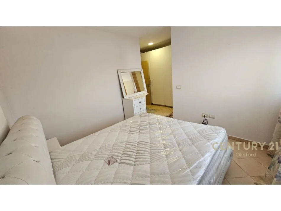 Tirane, jepet me qera apartament 2+1+Aneks+Ballkon Kati 4, 105 m² 550 € (Liqeni i Thate)